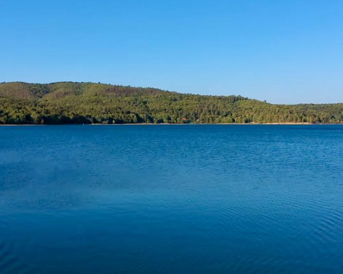 Teren de constructie - prima linie de lacul Surduc - 0% COMISION