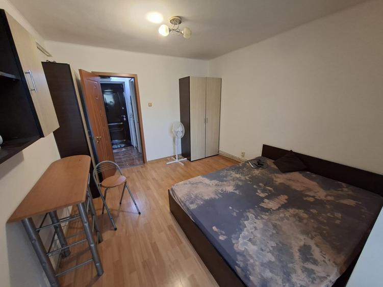 Garsoniera, etajul 2/4, zona Alexandru cel Bun