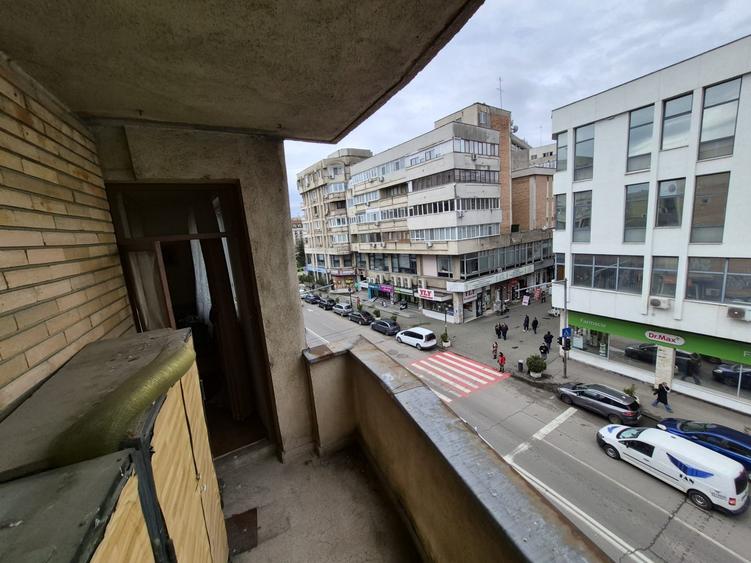 2 camere, etaj intermediar, ultracentral, ideal ce vrei.