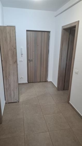 Proprietar, inchiriez apartament cu 3 camere si garaj