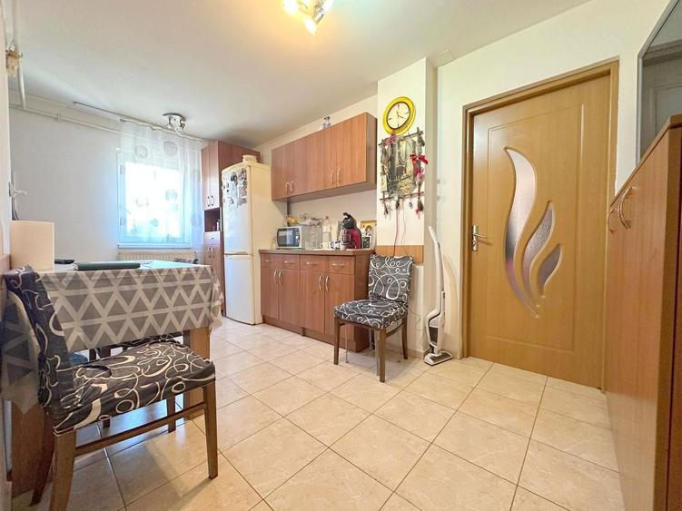 Apartament 3 camere, zona Lipovei
