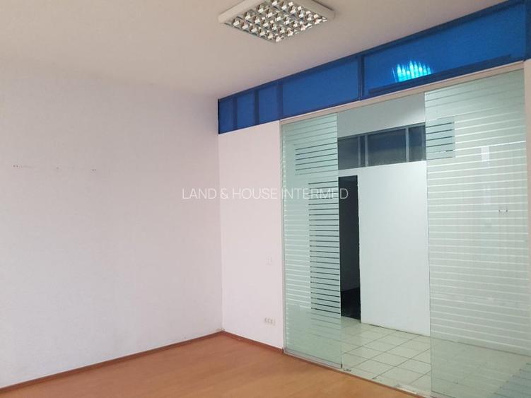 Cladire de birouri si spatii comerciale P+4E, stradal la DN1 - 8