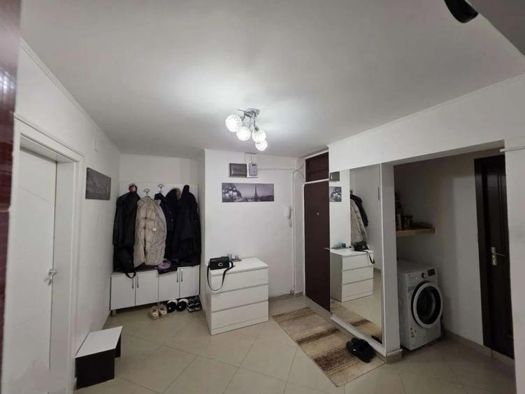 Apartament cu 4 camere - metrou Aparătorii Patriei