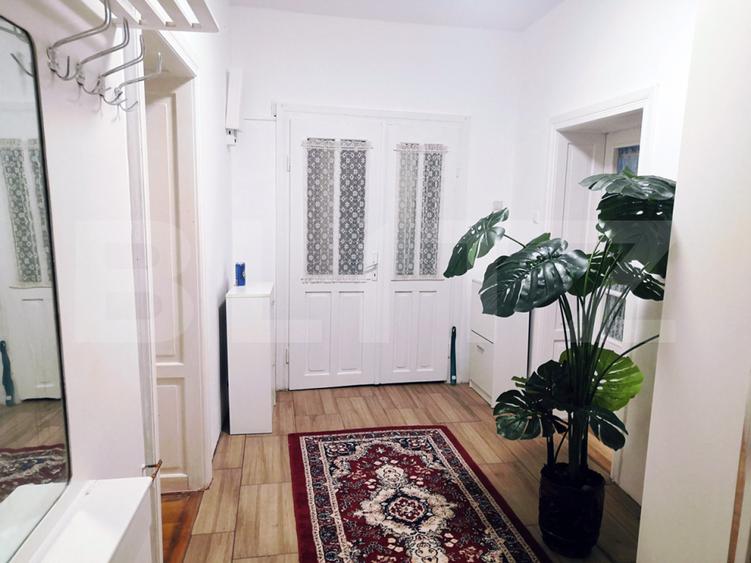 Teren intravilan generos + 2 case – 15.277 mp, front 30 m, multiple posibilități