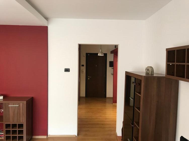 Apartament 3 camere mobilat si utilat modern,bloc de monolit acces metrou ,liber