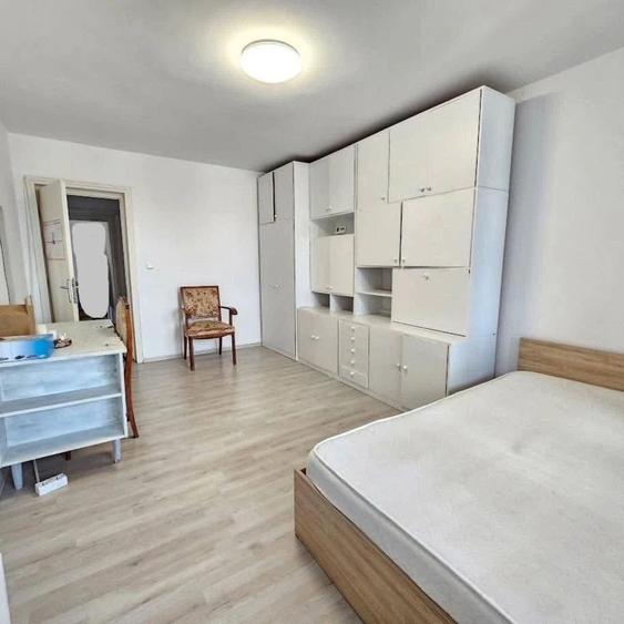 PERSOANA FIZICA VAND APARTAMENT 4 CAMERE 7 NOIEMBRIE, UMFST ,SPITALE