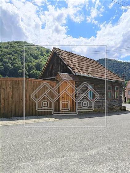 Teren intravilan in Saliste, 295 mp - intravilan - cu utilitati