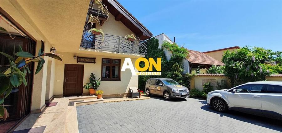 Casa 10 camere, ideala ca pensiune, zona Cetatii Alba Carolina