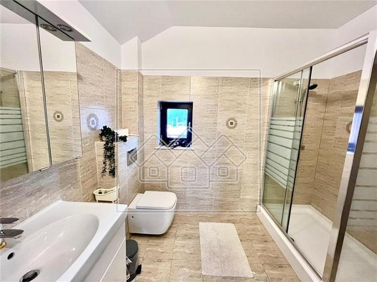 Pensiune de vanzare - Cisnadioara - 10 camere, 6 bai, la cheie