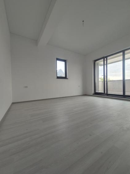 Casa 5 Camere, Curte, Loc de Parcare,Terasa Circulabila