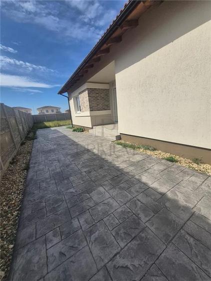 CASA INDIVIDUALA - SUPERBA - APROAPE DE CENTURA