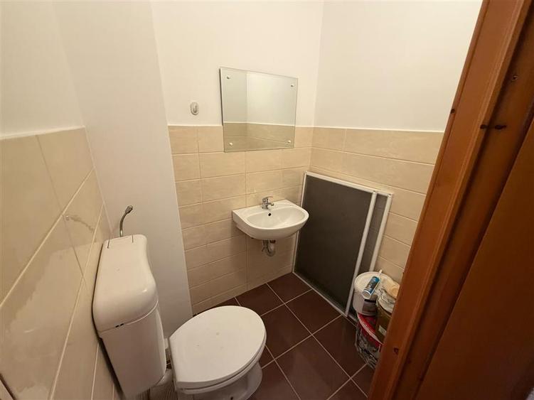 Apartament 3 camere, parter, zona Biserica Catolica