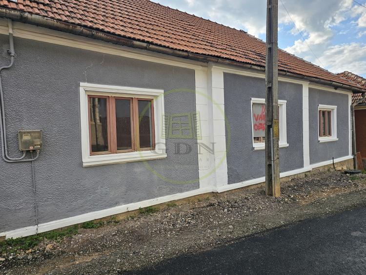Casa de vacanta semifinisata + 1600 mp teren