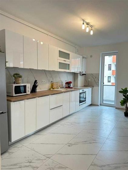 Apartament modern 3 camere 2 bai parcare si terasa zona Centrala