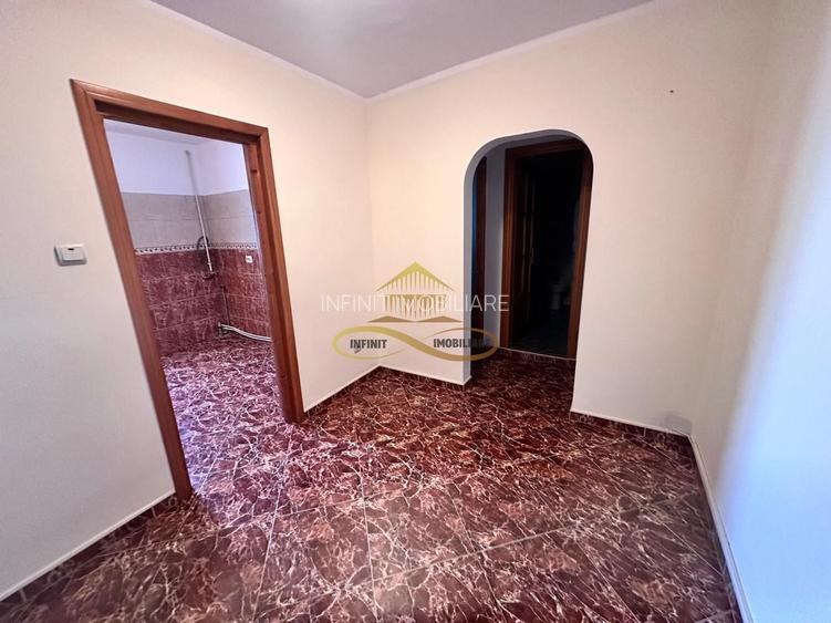 De vanzare apartament 2 camere decomandate Nord Bacau - 5