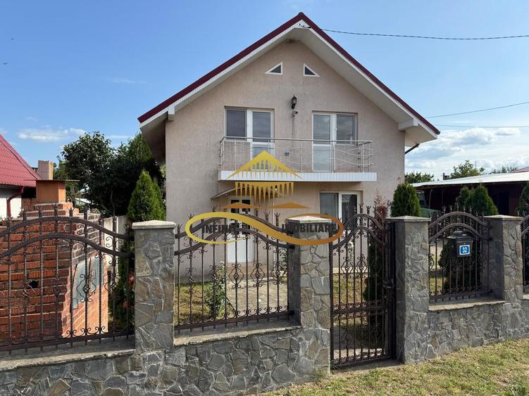 Casa de vanzare in Bacau Saucesti spatioasă cu etaj separat