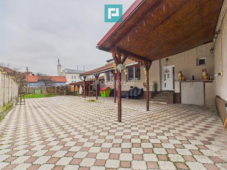 Două case, curte mare, lângă Castelul Corvinilor - 30