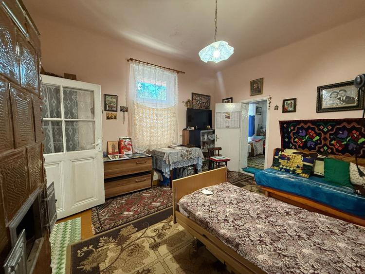 Casa cu 2 camere in curte comuna, semidecomandata, 52mp utili - Iosefin