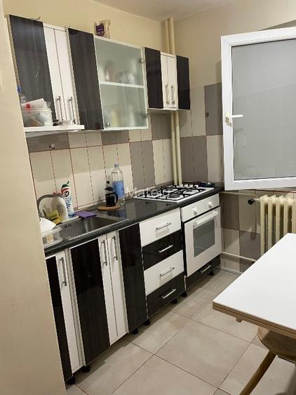 Proprietar, vand apartament cu 2 camere si balcon inchis. Pret usor negociabil - 2