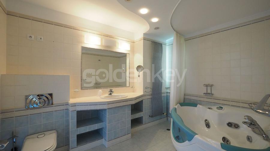 Vilă cu 7 camere, 5 bai | gradina 350mp, 2 garaje