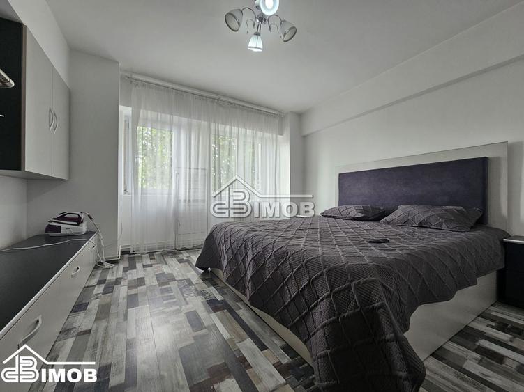 Apartament cu 3 camere, Calea București, etaj 3