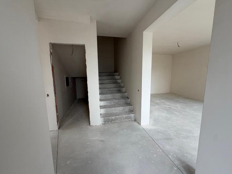 Persoana Fizica Vand Casa Tip Duplex 142mp utili in Apahida Cluj-Napoca 3 dormit