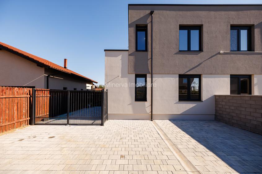 Duplex P+E în Moșnița Nouă, 3 dormitoare, 3 bai, teren 403 mp. Comision 0%