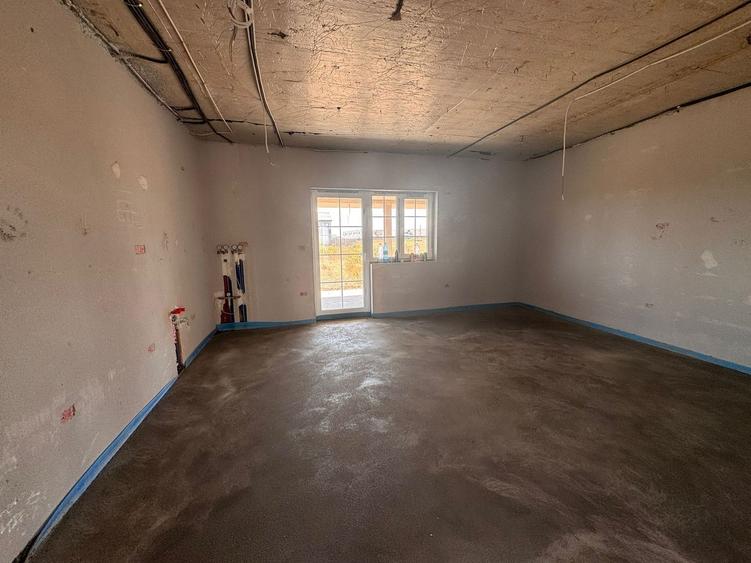 Duplex despărțit | 4 camere | 2 băi | Toate utilitățile | Afalt