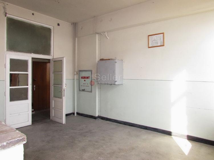 Cladire Office