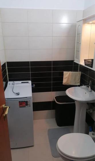 APARTAMENT SPAȚIOS CU 3 CAMERE, ULTRACENTRAL – 2 BĂI, PARCARE PRIVATĂ