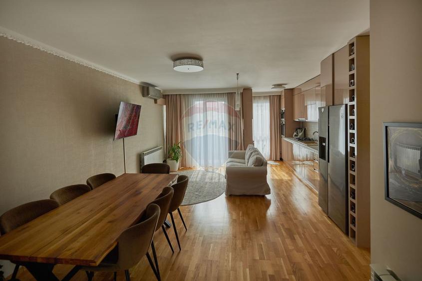 De vânzare apartament cu 3 camere, 2 bai, garaj Andrei Muresanu Sud