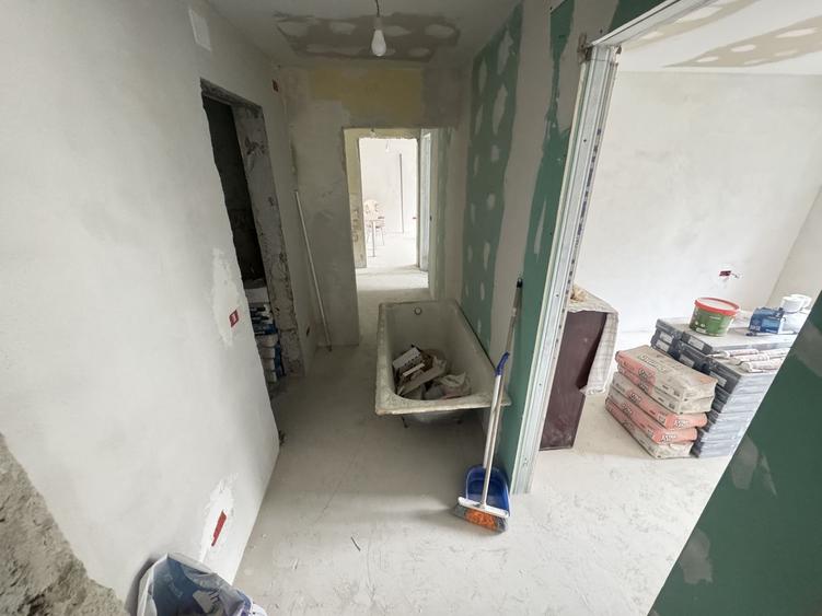 Apartament 3 camere decomandat | 68 mp | Etaj 3/4 | Instalații noi | CET