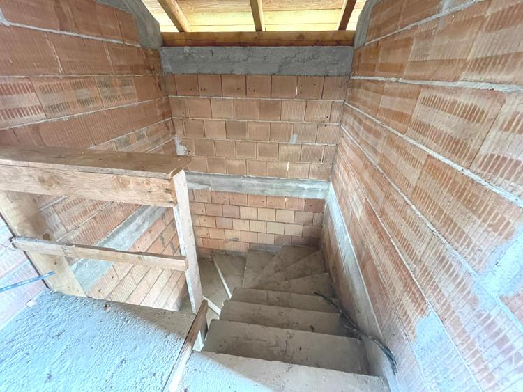 Casă la roșu | 3 dormitoare | zona Arex | Ampoi 3 | Alba Iulia | 123mp