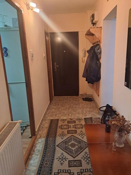 Apartament cu 3 camere,decomandat,parter inalt,zona Lama