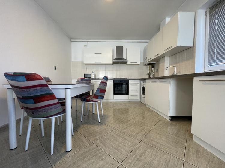 Apartament 4 camere, 2 balcoane, garaj și boxă pe str. Cometei