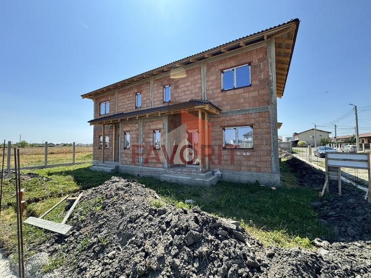 Duplex cu 4 camere de vanzare - Mosnita Noua. Zona Excelenta.