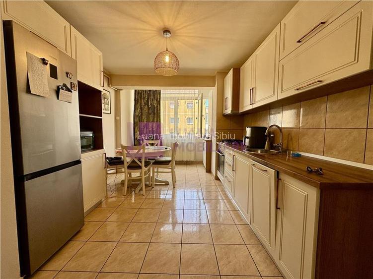 Apartament 3 camere de vanzare | Vasile Aaron | decomandat | pivnita | - 2