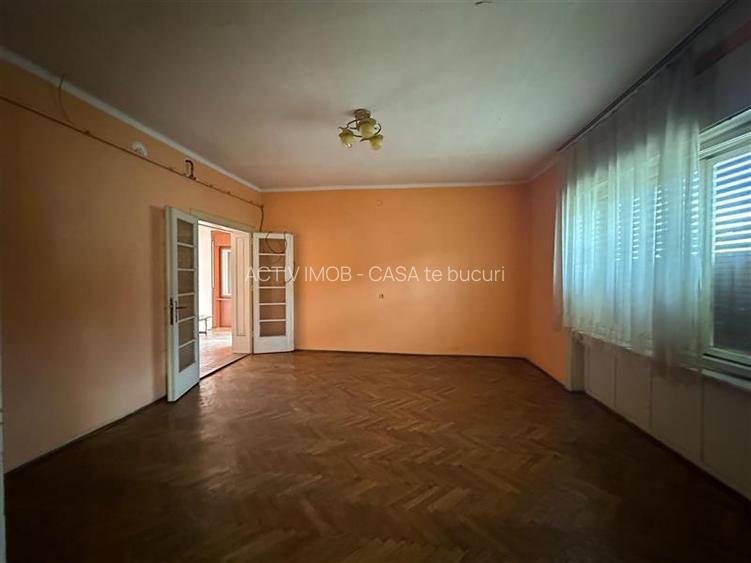 Bocsa Montana, 2 Case direct la Soseaua Principala, la pret de una - 24