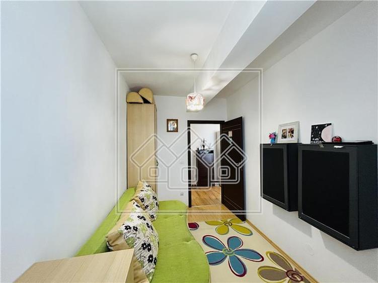 Apartament 3 camere, balcon, loc de parcare - Turnisor