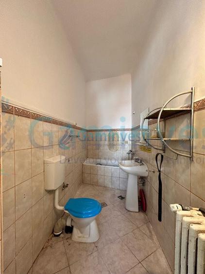 Apartament cu 3 camere de vanzare, Oradea, zona ultracentrala, aproape de teatru