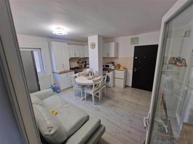 Apartament 2 camere de vanzare in micro 6 strada Basarabiei