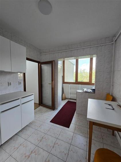 Zimbru - Tigarete, 3 camere decomandat 81mp, bloc din 91