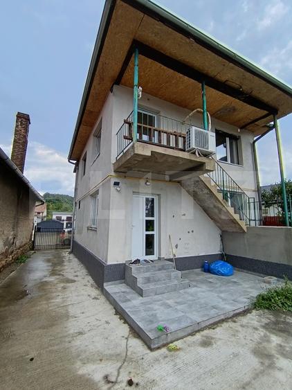 Casa cu 3 camere, suprafata de 140 mp