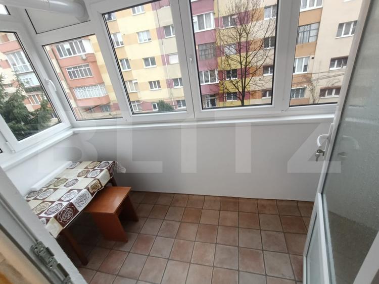 Închiriere apartament 3 camere, 2 băi, balcon închis – zona Kaufland