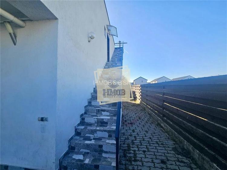 Apartament 3 camere terasa 80 mp si  curte 145 mp zona Calea Cisnadiei - 16