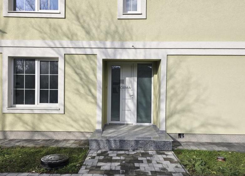 Vila Boutique in Otopeni Stil Britanic - Mansarda Locuibila - Aproape de Metrou