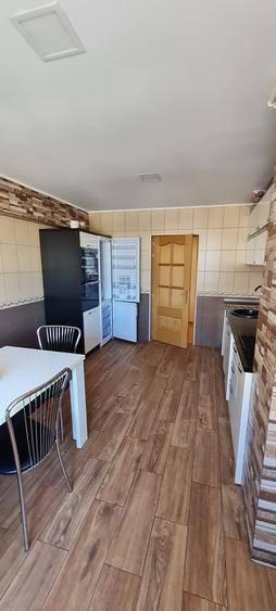 Vand apartament 3 camere foarte spatios