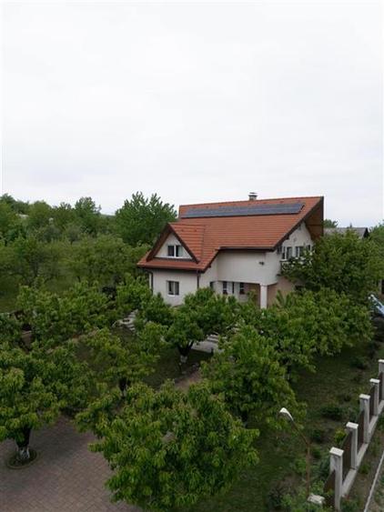 Casa de Lux in Livada cu Ciresi Eleganta, Confort si Panorama de Vis