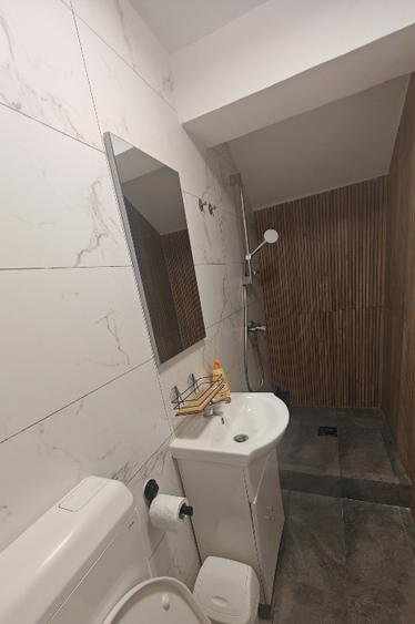 Proprietar vând apartament 2 camere, Brașovul Vechi, mobilat utilat PLUS curte