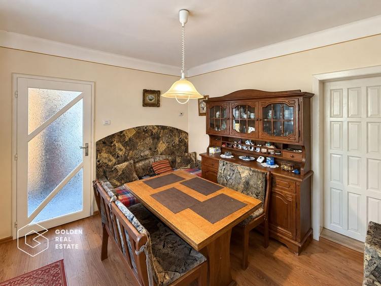 Casa din caramida, 3 camere + anexa, teren 262 mp,  zona Vlaicu